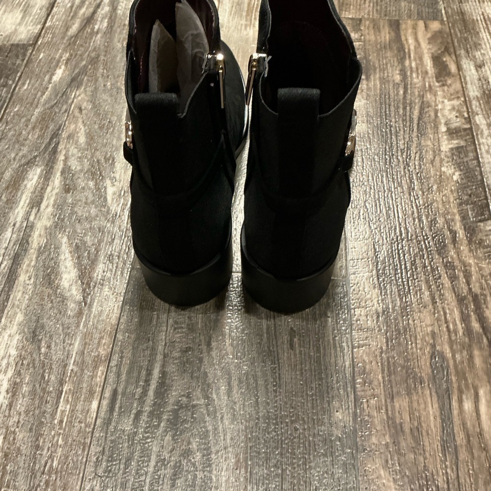Tommy Hilfiger Women's Black Ankle Booties with Gold Accent Size 8.5 - Picture 12 of 16
